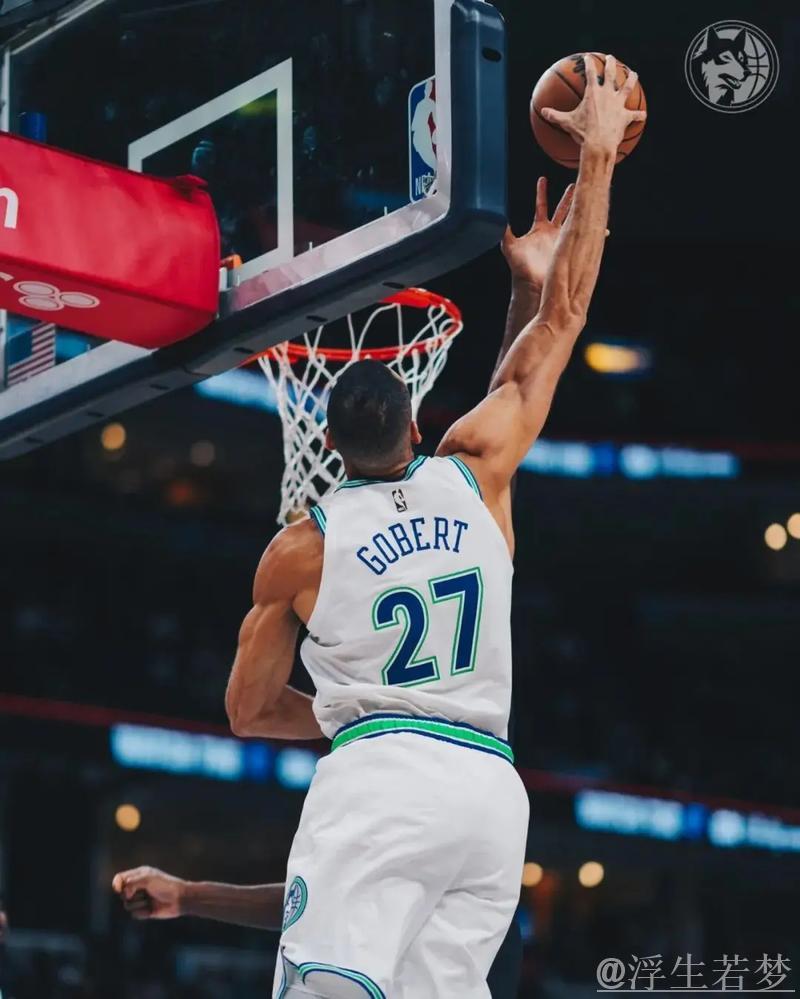 戈贝尔霸气表现,单场上演8次扣篮!森林狼官推报道 戈贝尔霸气表现,单场上演8次扣篮!森林狼官推报道